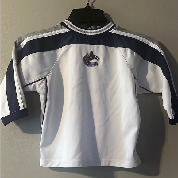 Canucks Kids White and Blue Shirt - Picture 5 of 5